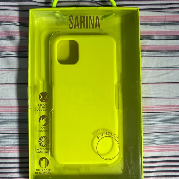 iPhone 11 Silicone Cases - Picture 4 of 5